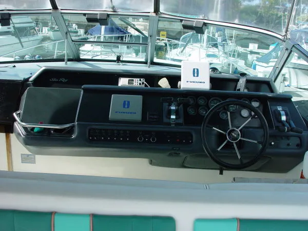 1993 Sea Ray Sundancer 330