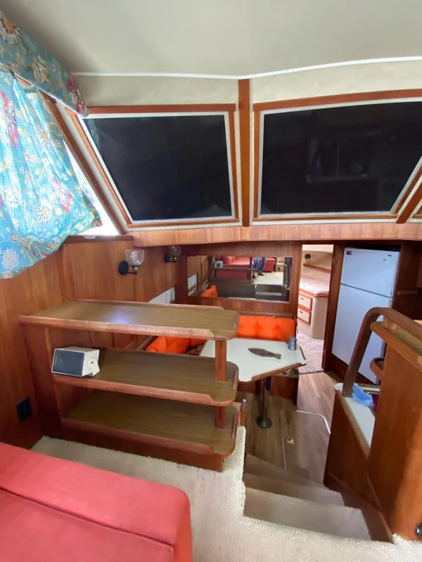 1984 Uniflite 48 Yachtfisher