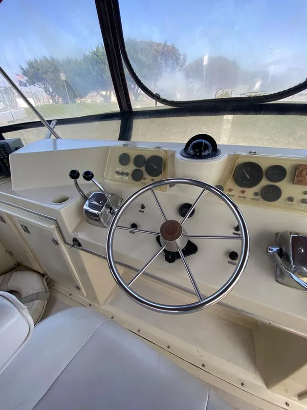 1984 Uniflite 48 Yachtfisher