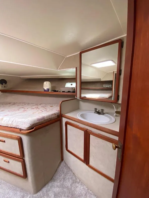 1984 Uniflite 48 Yachtfisher