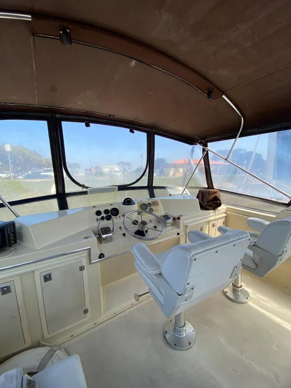 1984 Uniflite 48 Yachtfisher