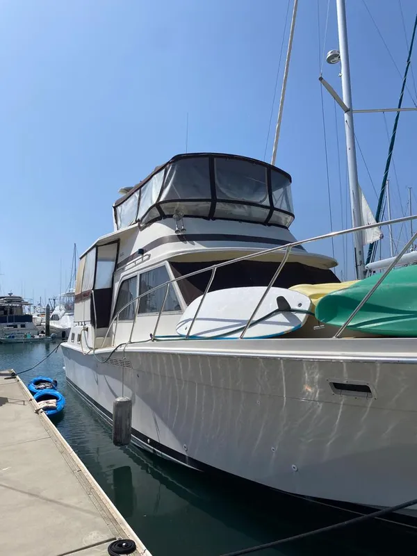 1984 Uniflite 48 Yachtfisher