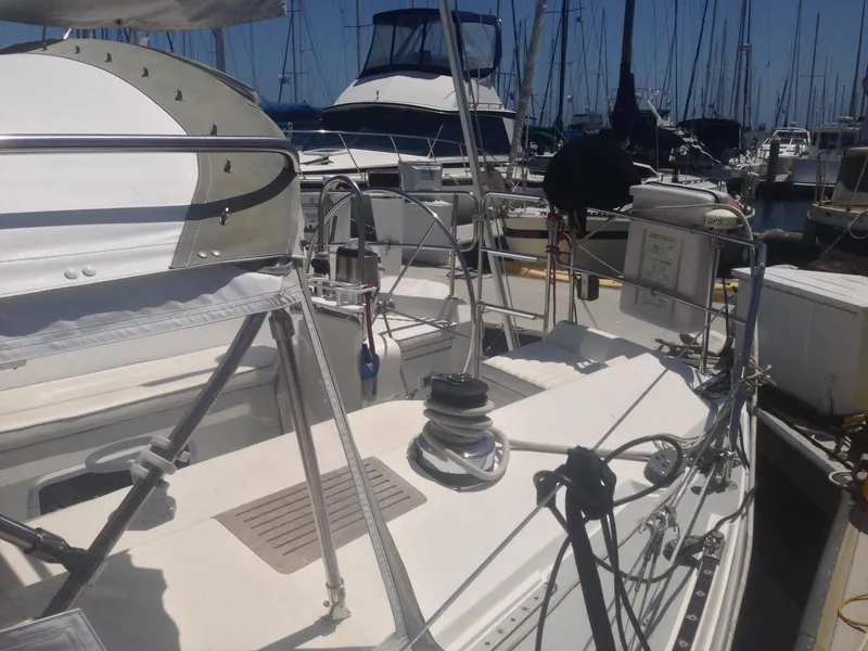 1990 Catalina 42 Three cabin
