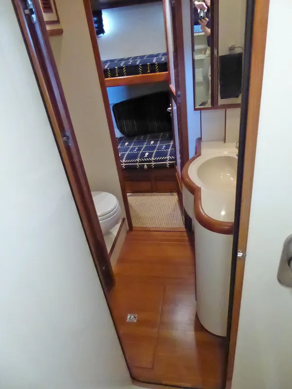 Guest head dual access