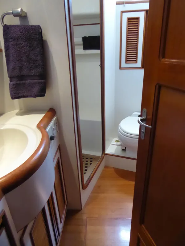 Ensuite head