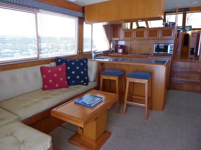 Salon looking to galley