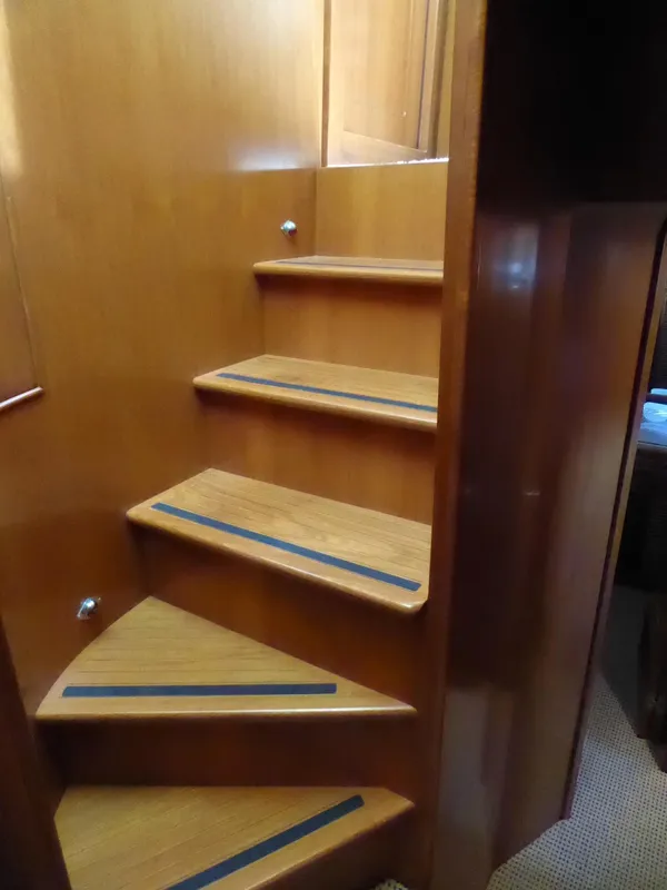 Stairs from suites to pilot house