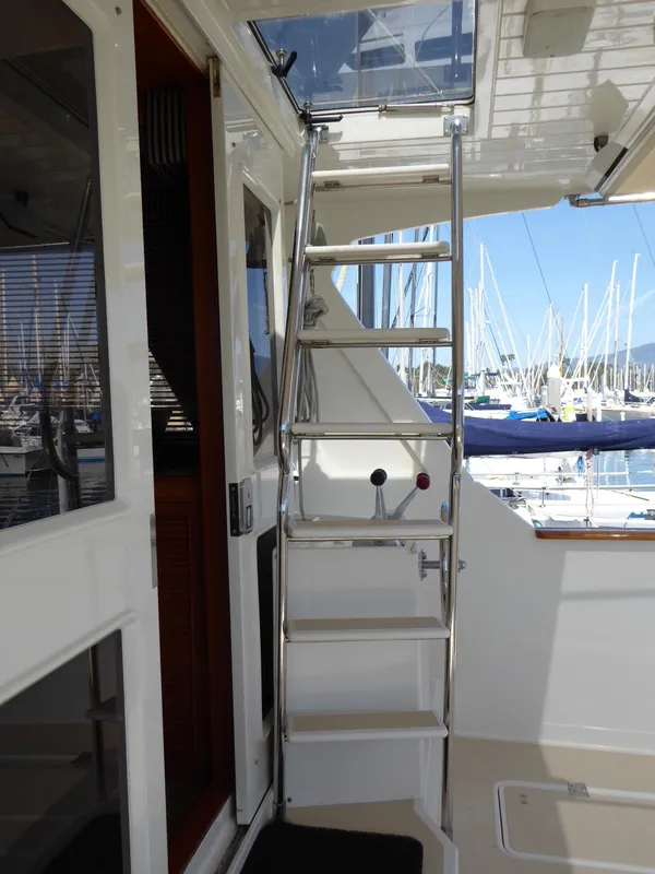 Cockpit stairs to flybridge