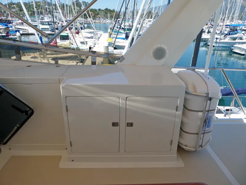 Cabinet Flybridge