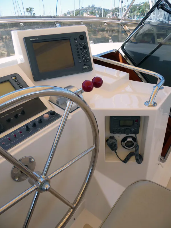 Upper Helm to starboard