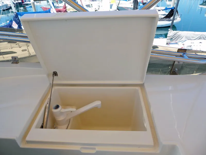 Sink Flybridge