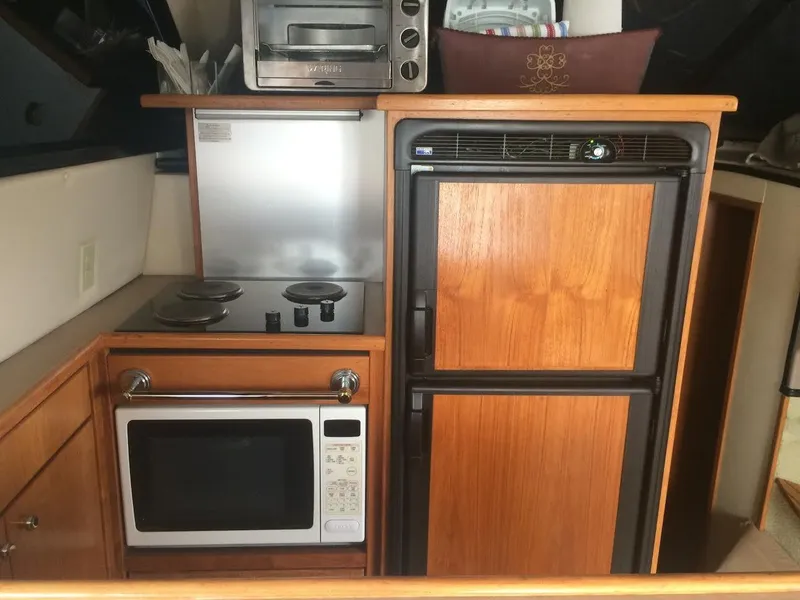 Galley w/ 2-Door Refrigerator, 3-Burner Cooktop,Microwave Oven