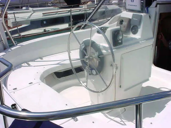 2000 Hunter 320