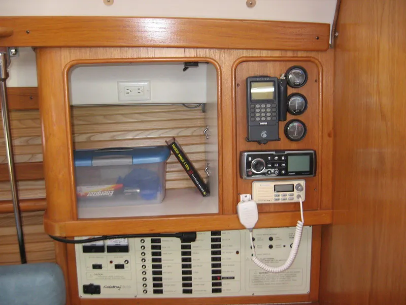 Nav. Desk