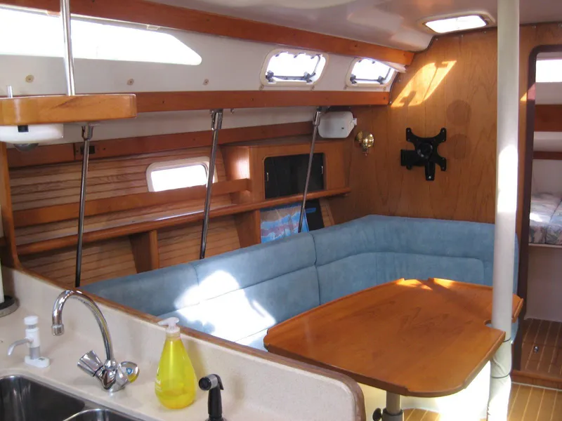 Port Settee/Dinette
