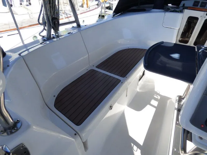 Super deep safe seating port