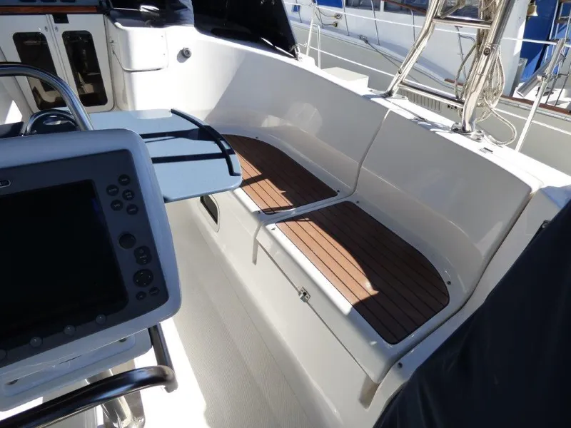 Super deep safe seating starboard