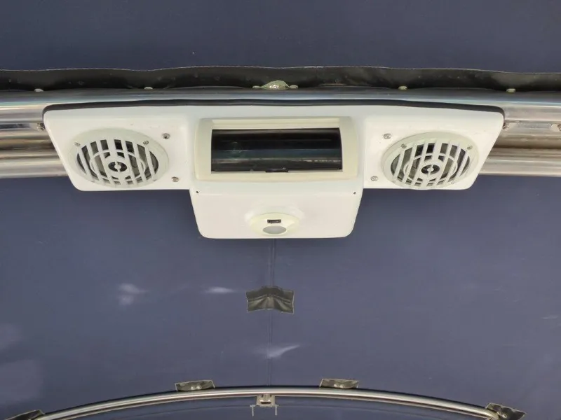 Cockpit stereo and speakers