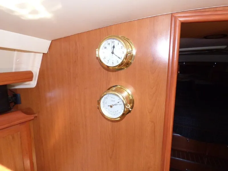 Clock/Bar