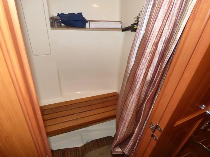 Forward cabin shower room