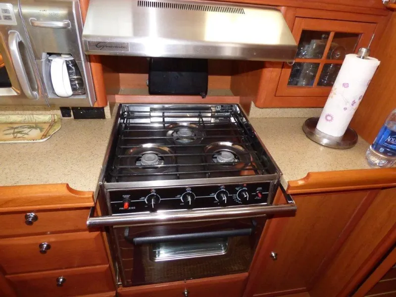 Stove/Oven with smoke hood