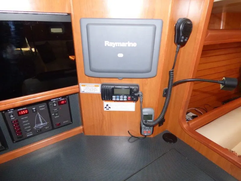 Repeator E 80, Remote auto pilot, and VHF