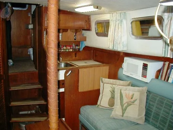 Saloon to port
