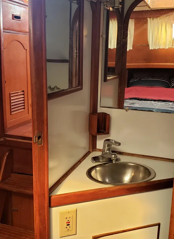 1979 CHB Aft Cabin