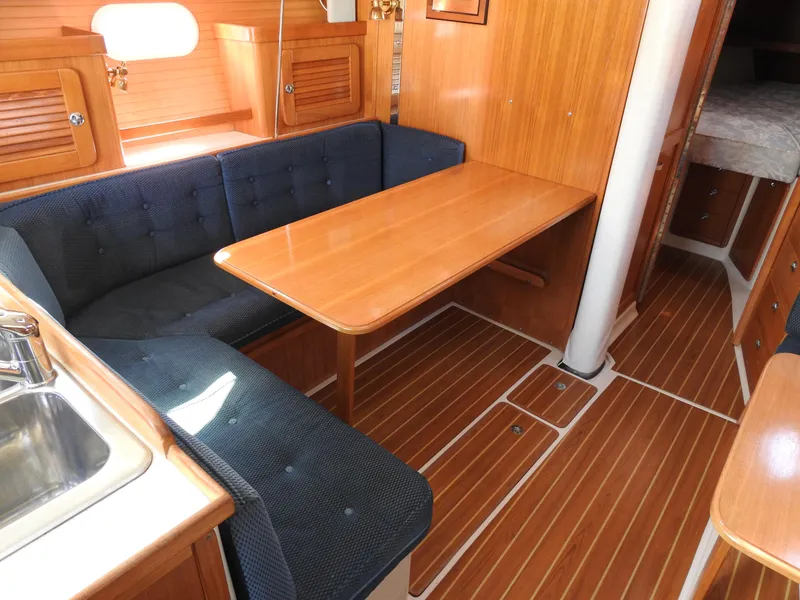 Dinette (table down)