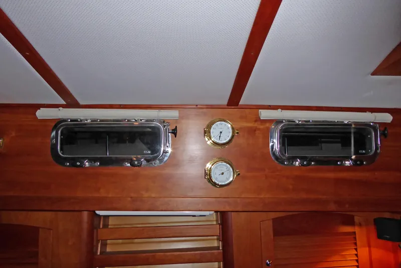 Ports, Barometer & Clock