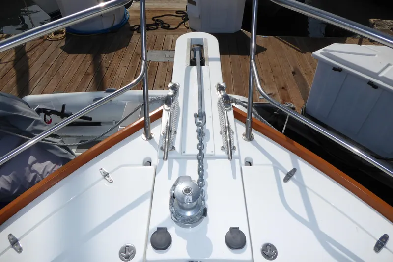 Bow windlass