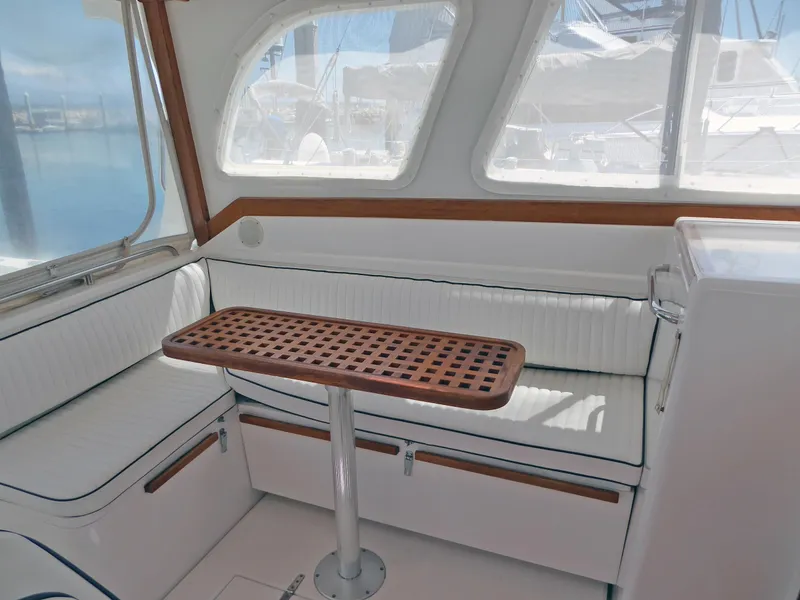 Settee cockpit