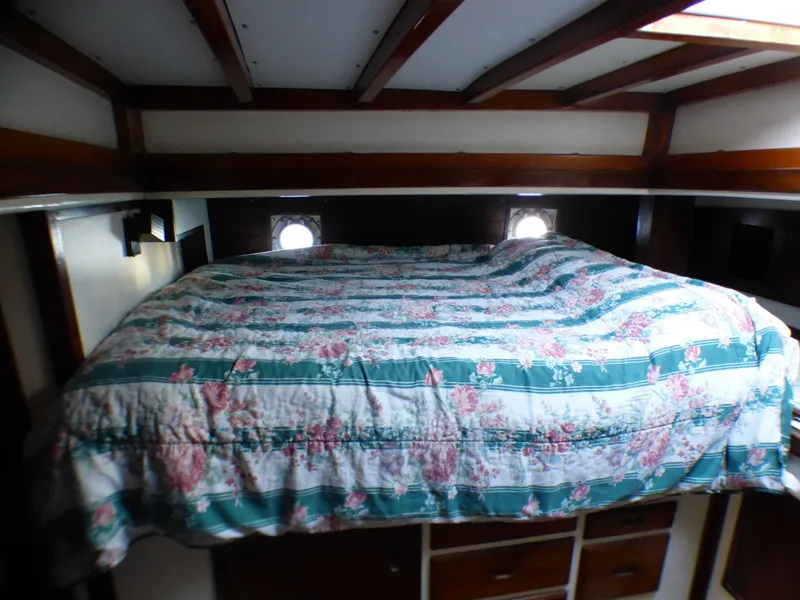 Aft Cabin Bed
