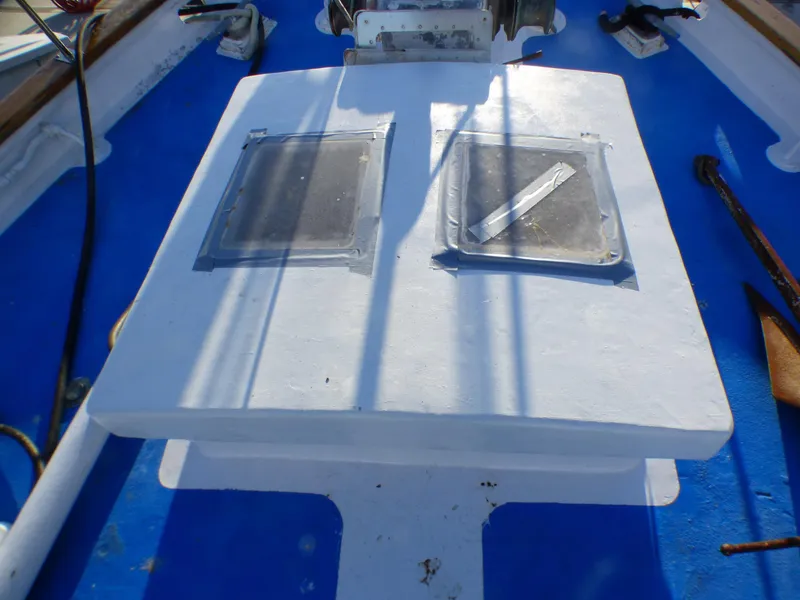 Large Opening Hatch Over Forward Cabin ( Workshop)