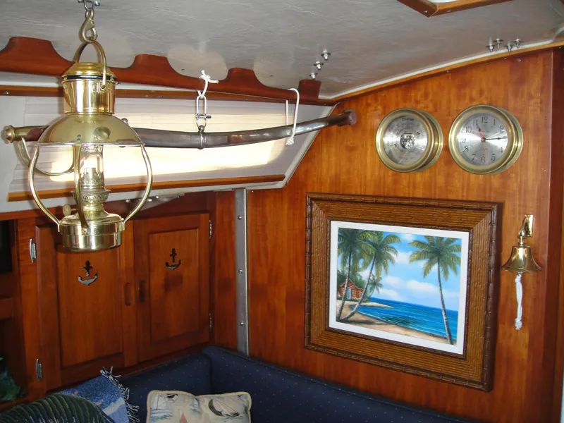 FORWARD PORT SIDE DINING AREA