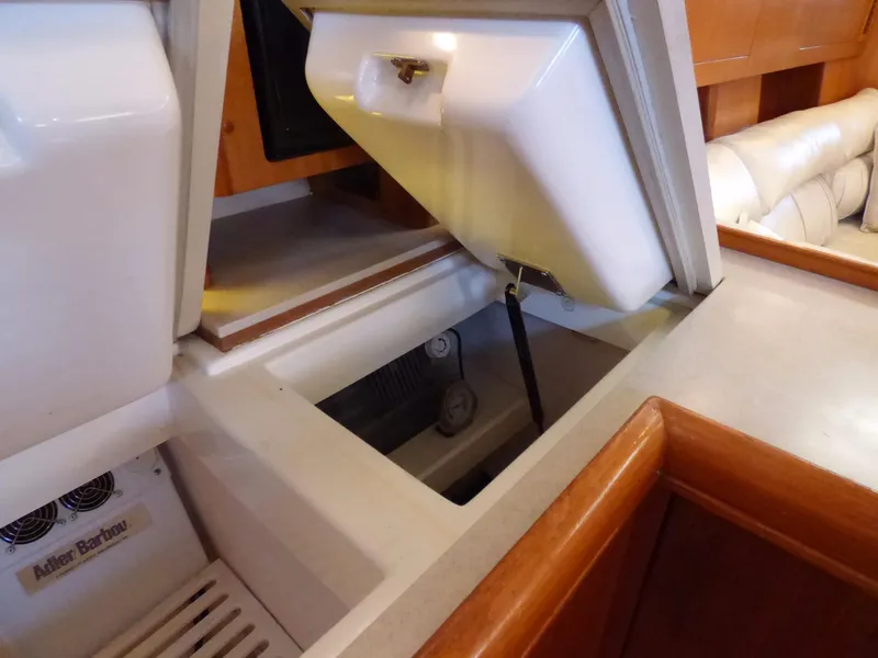 2004 Hunter 466