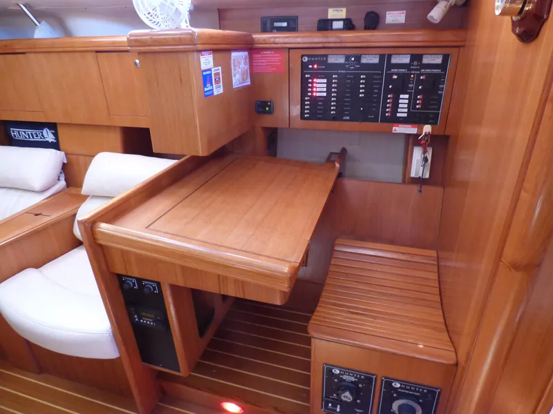 2004 Hunter 466