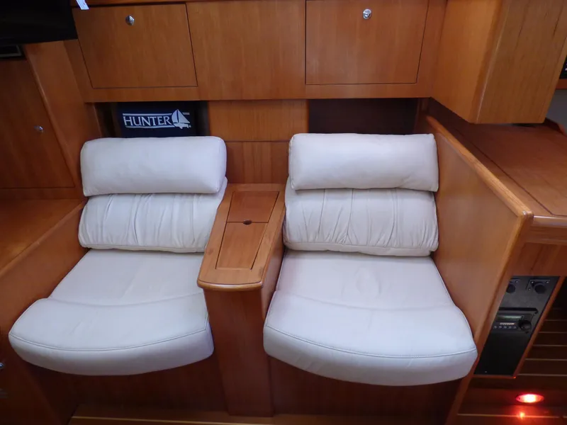 2004 Hunter 466