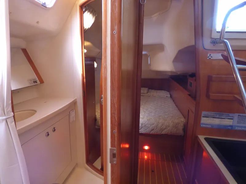2004 Hunter 466