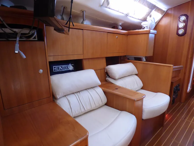 2004 Hunter 466