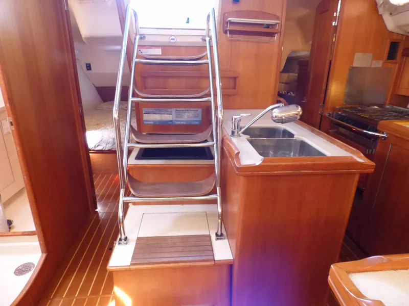 2004 Hunter 466
