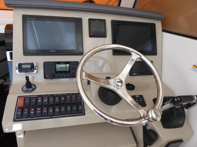 Helm electronics