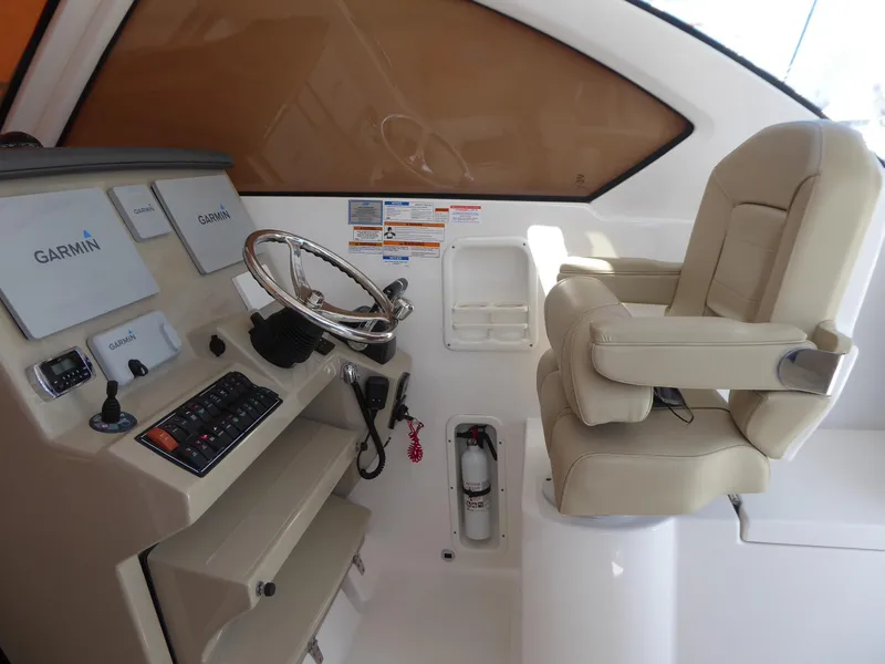Helm seat