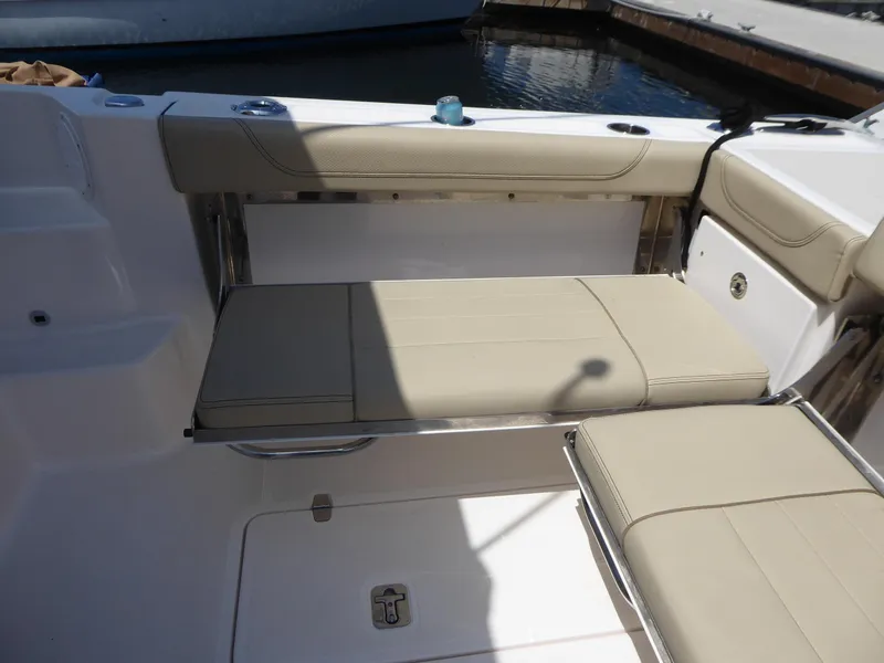 Cockpit seating to starboard
