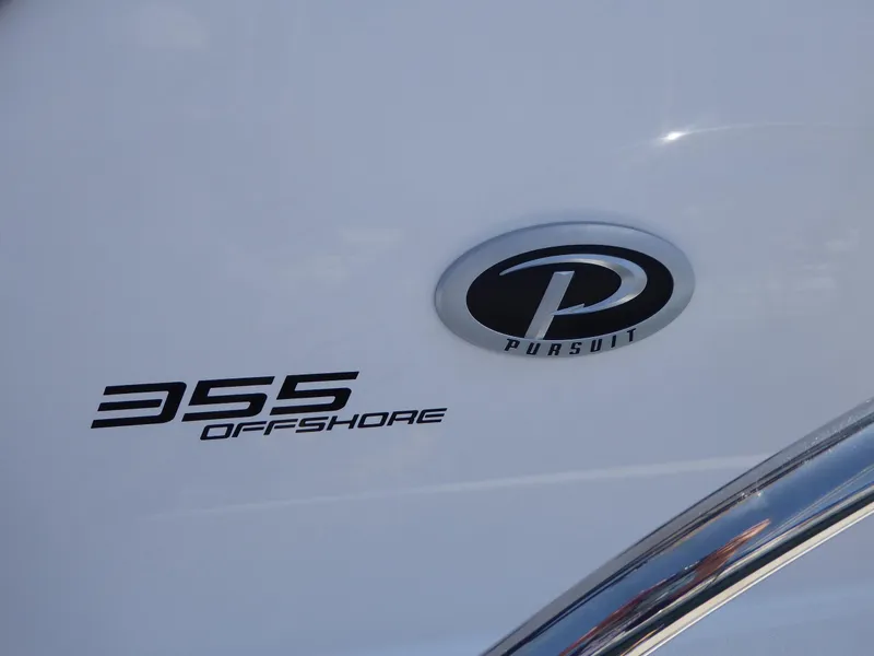 Pursuit 355 Offshore Solid Build