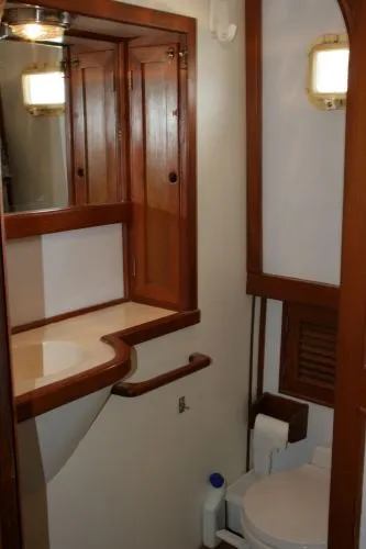 1985 CHB Aft Cabin