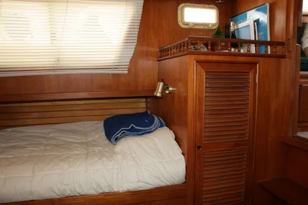 1985 CHB Aft Cabin