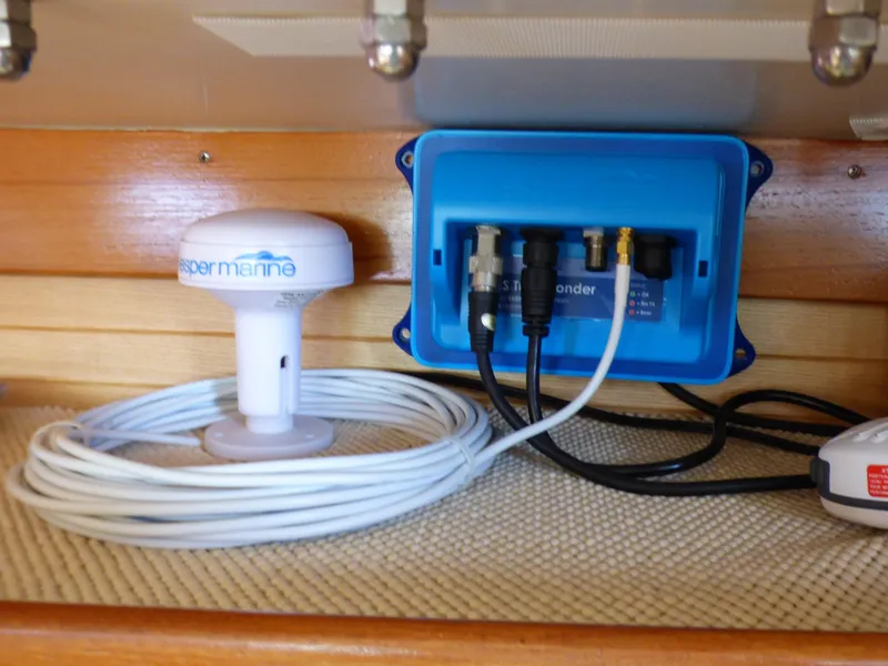 GPS AIS splitter