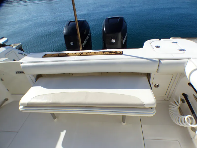 2005 Boston Whaler 305 Conquest