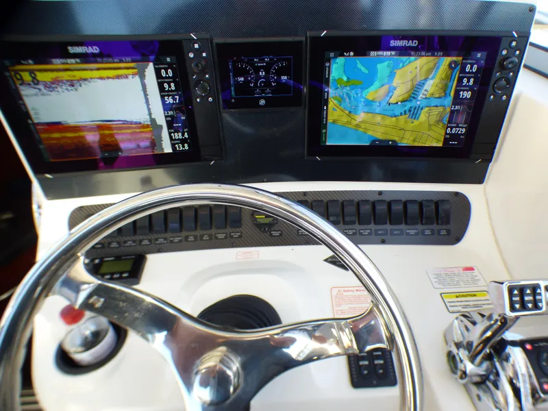 2005 Boston Whaler 305 Conquest